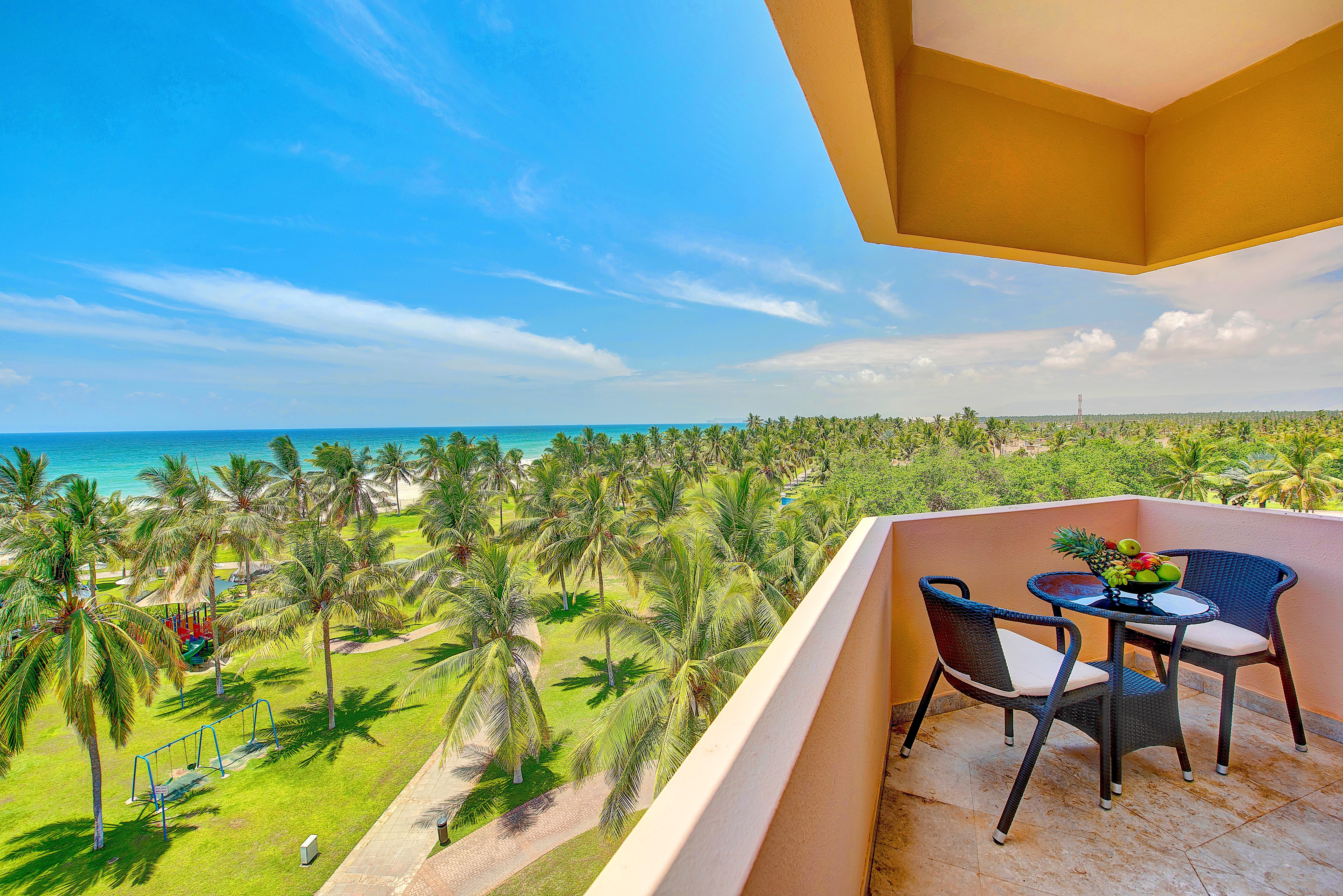 Crowne Plaza Resort Salalah By Ihg מראה חיצוני תמונה Balcony view of the beach