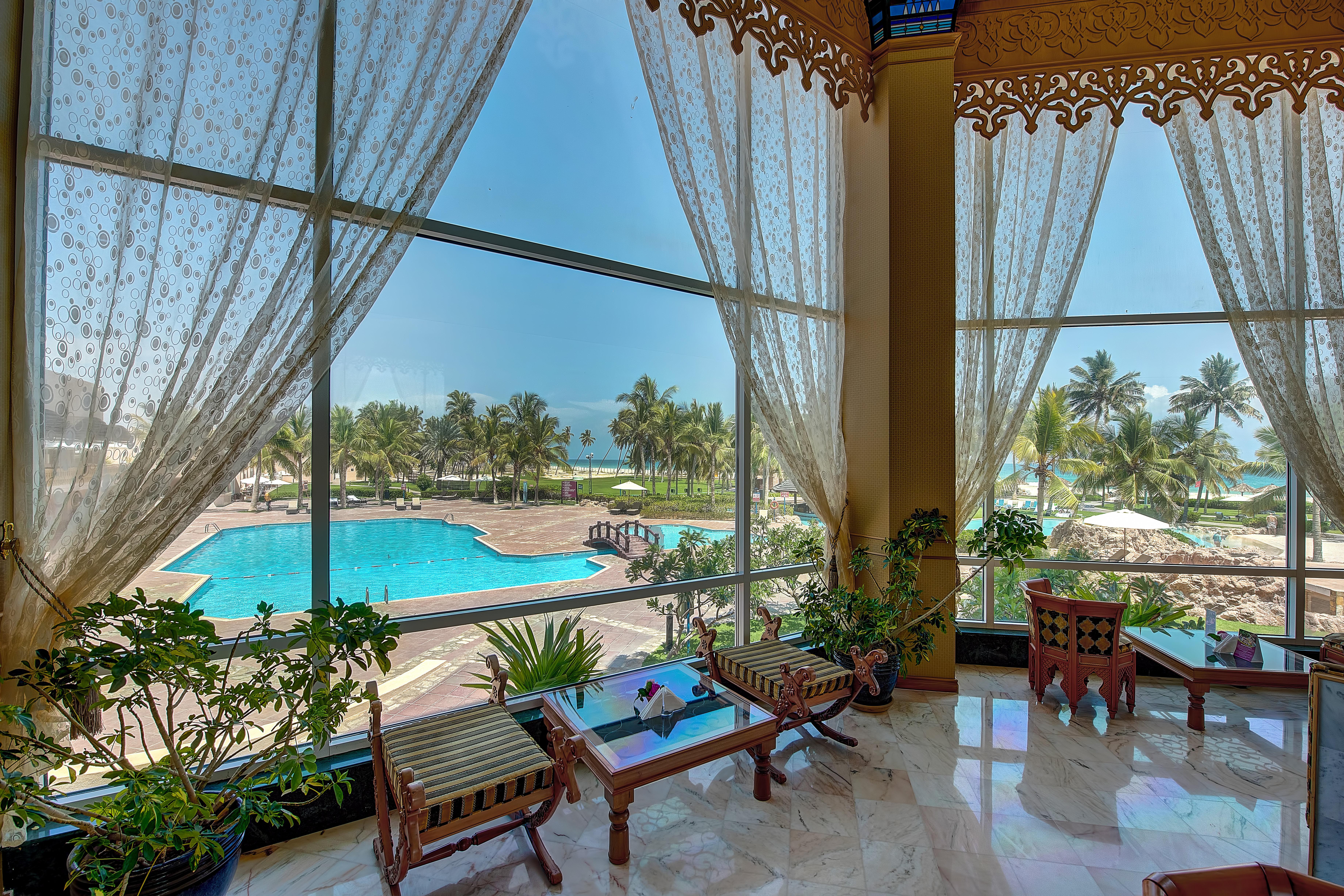 Crowne Plaza Resort Salalah By Ihg מראה חיצוני תמונה The pool at the Al Bustan Palace Hotel